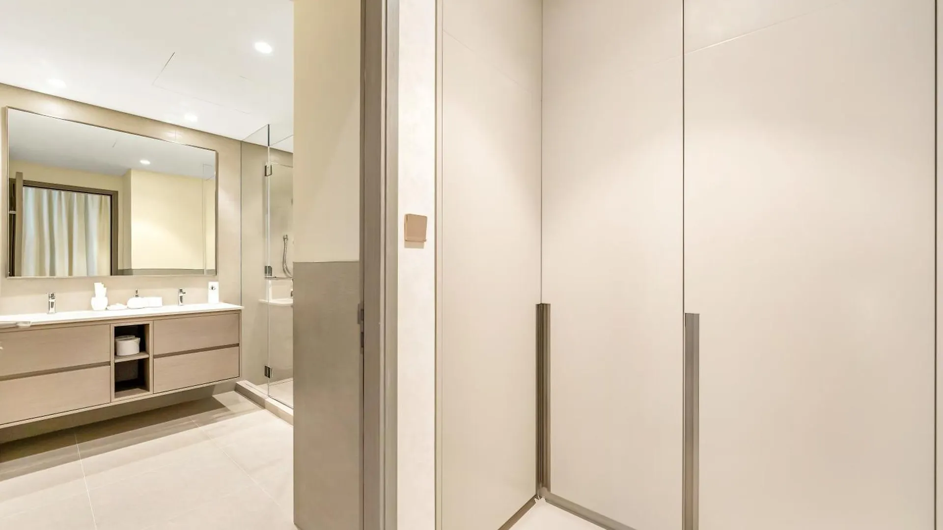 Grandeur 2 Bedroom Apartments I Burj Khalifa & Fountain Views I Free Parking, Gym, Pool, Wi-Fi & Ps5 I By Skyline Serenity Dubai 0*,  United Arab Emirates